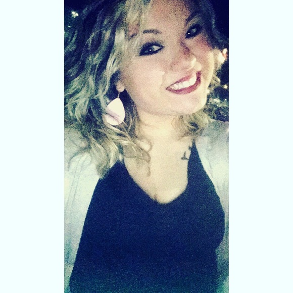 Meet your Posher, Katie - Picture 3 of 3