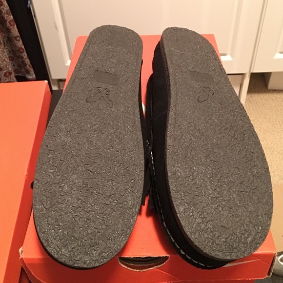 AEO Cozy Moccasins - Picture 4 of 4