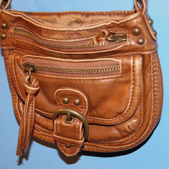 Wet seal: Small cross body purse