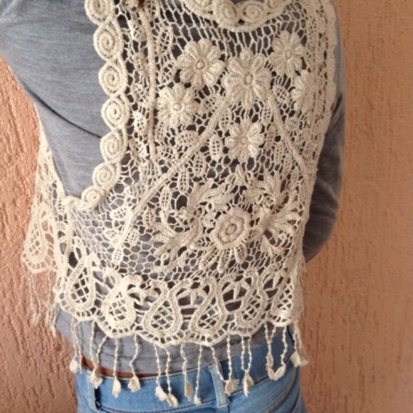 - Tops - Cream Crochet Tassel Vest
