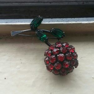 🍒 Vintage Warner Cherry Brooch 🍒