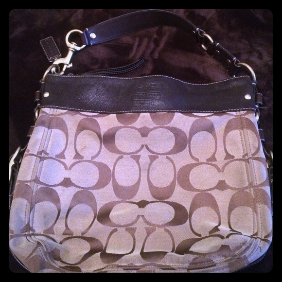 Authentic coach purse on sale 😇