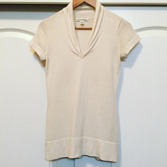 banana republic • v-neck top - Picture 2 of 3