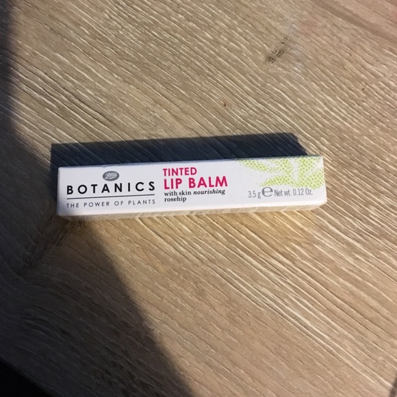 BOTANICS TINTED LIP BALM