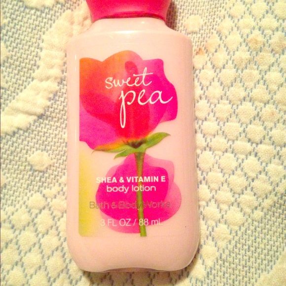 Bath and body works sweet pea lotion