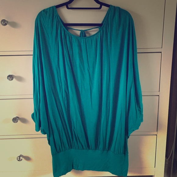 French Connection flowy top w open back