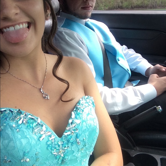 Prom dress - Picture 2 of 4