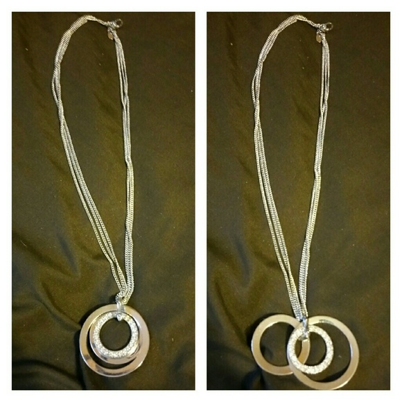 Silver necklace. EXCELLENT CONDITION!