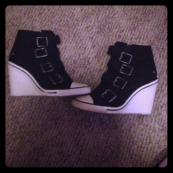 Vera wang wedge sneaker with buckles