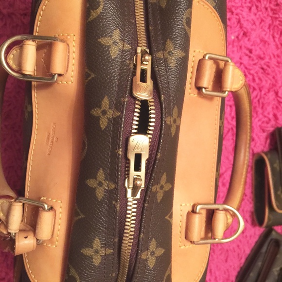 Authentic Louis Vuitton. NO TRADE - Picture 3 of 4