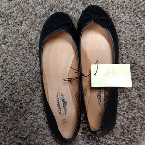 Black ballet flats