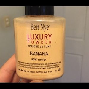 Ben Nye luxury banana powder