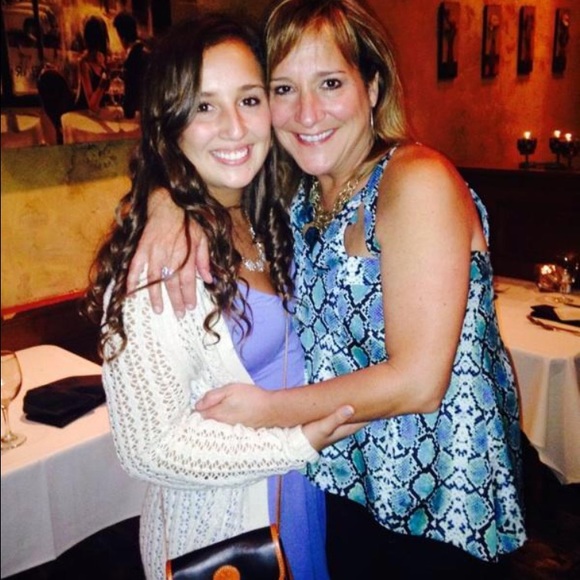 Meet your Posher, Carlee - Picture 1 of 1