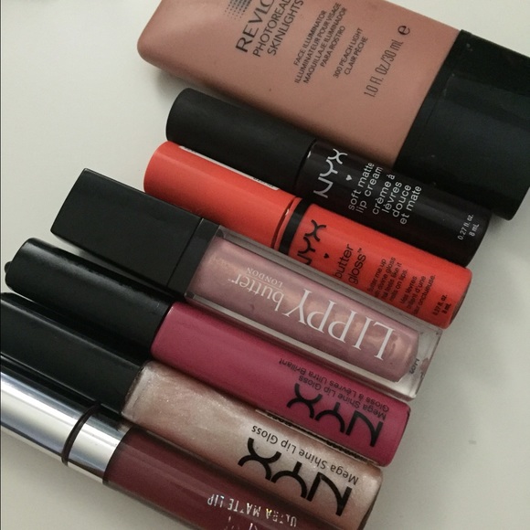 Lipgloss & Highlighter bundle.