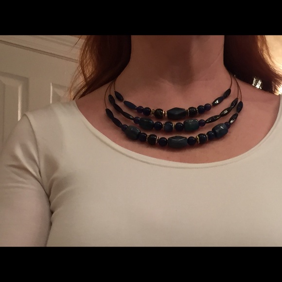 Blue toned stone necklace w/matching earrings