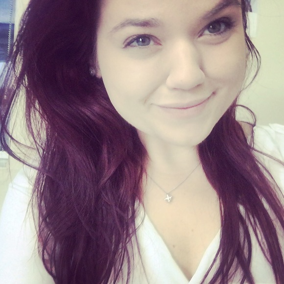 Meet your Posher, Cynthia - Picture 2 of 2