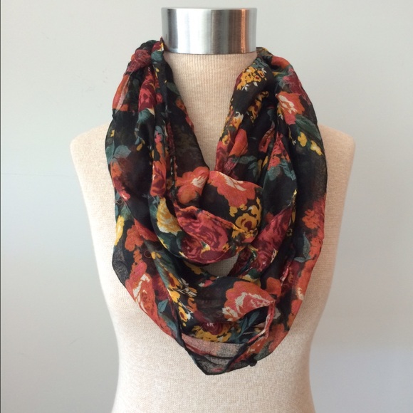 Accessories - 🌸SALE🌸 Floral lightweight infinity scarf