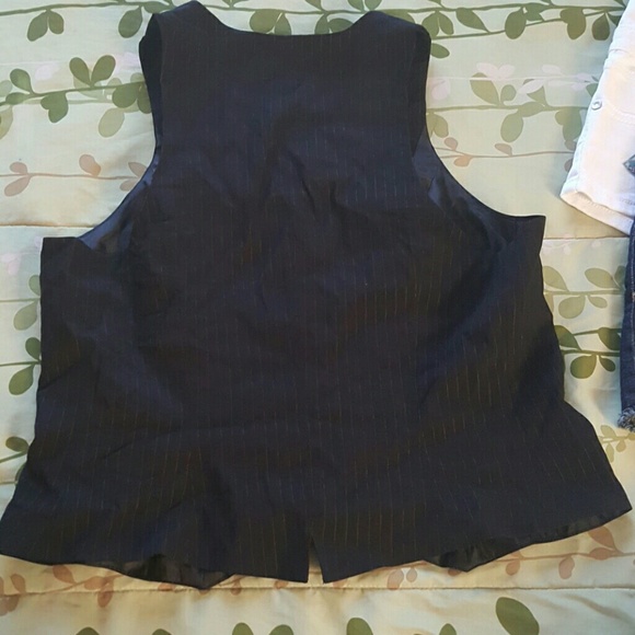 Vest - Picture 3 of 3