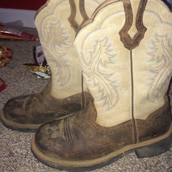 Ariat fat baby size 7 cowgirl boots!