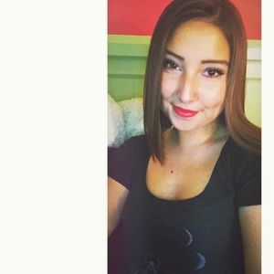 Meet your Posher, Raquel