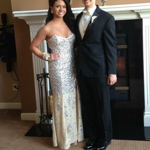 💎JOVANI JEWELED PROM GOWN💎