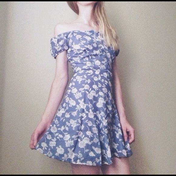Searching for this reformation dress in size small - Picture 1 of 2
