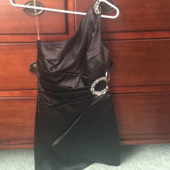 Sheer detail cocktail dress size 3