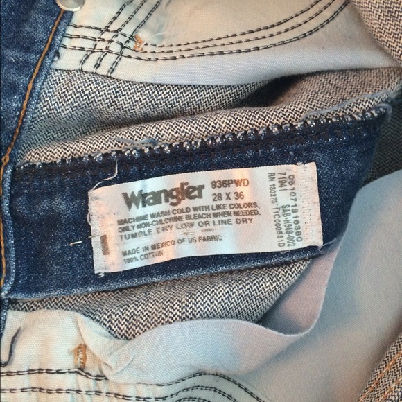 SOLD Wrangler Short cut off shorts - Picture 4 of 4