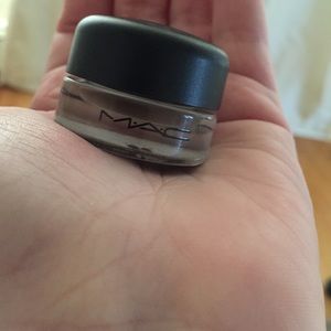 Mac cosmetics fluid-line in deep dark brunette