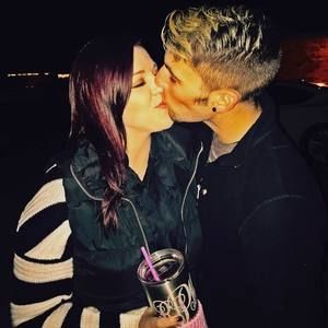 Meet your Posher, Dee