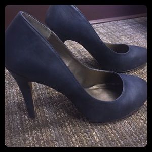 blue pumps