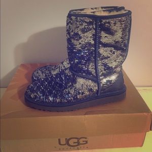 Size 8 blue/silver sequin uggs