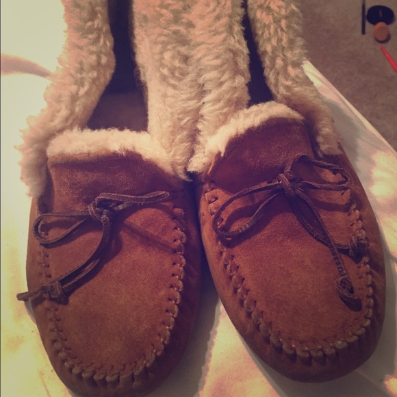 Alena UGG slipper shoes. Size 9.