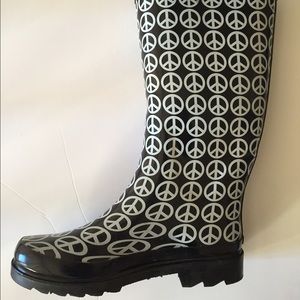 Rain Boots with Peace Sign Design