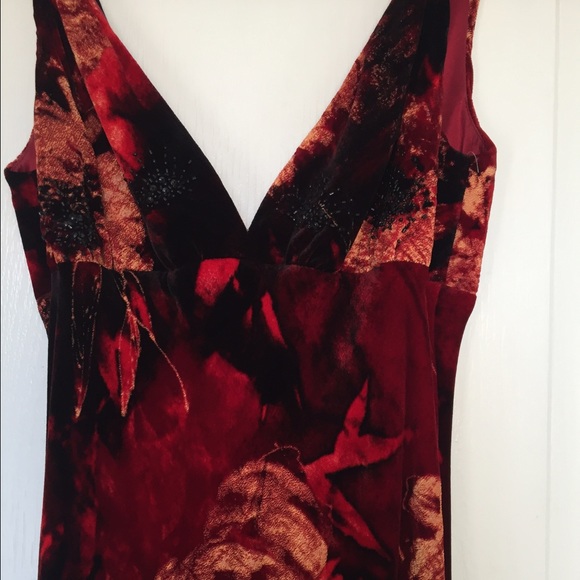 Long crushed velvet evening gown - Picture 2 of 4