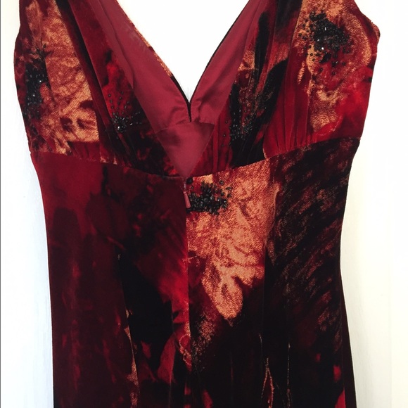 Long crushed velvet evening gown - Picture 3 of 4