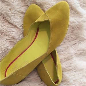 TOMS yellow suede jutti SZ 9