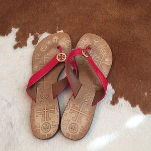 Tory Burch red/ gold logo flip flops!