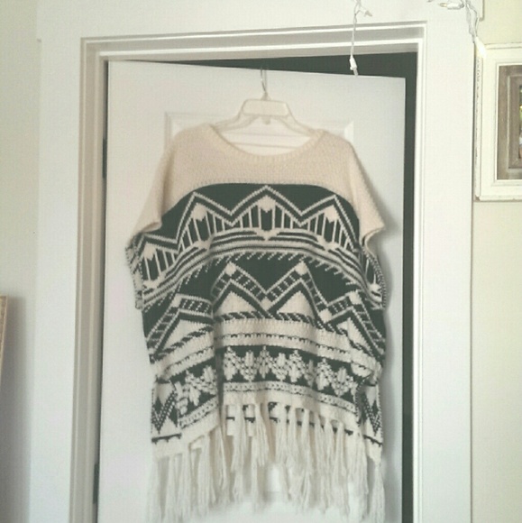 Black and White Aztec Poncho - Picture 2 of 2