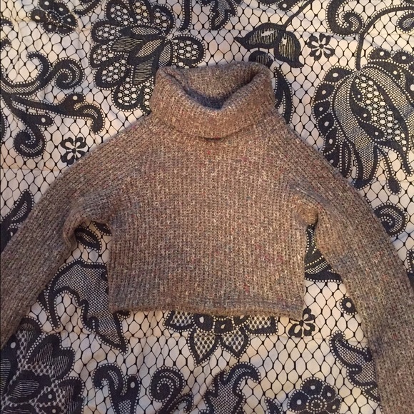 Cropped turtleneck - Picture 1 of 2