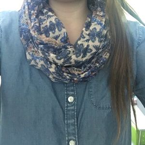 SOLD!!! ❌Don't buy❌American Eagle infinity scarf