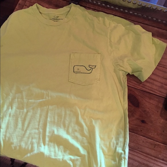 Vineyard vines tshirt size small