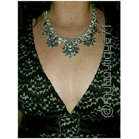 🛍HP🛍Silver Icing Crystal Necklace - Picture 4 of 4