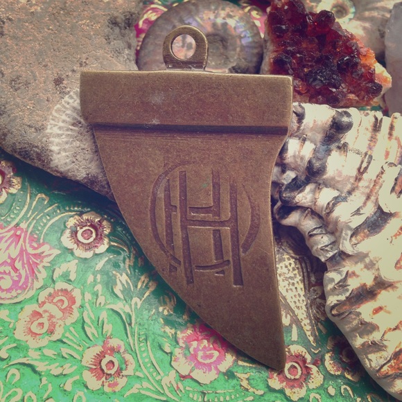 House of Harlow Brass Fang Charm