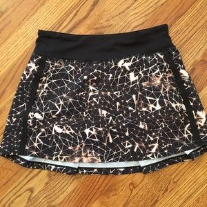 Lululemon pace rival II skirt, size 6 Tall, EUC