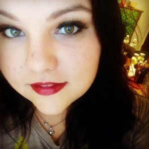 Meet your Posher, Madeline