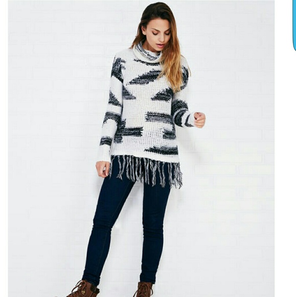 Patch Pattern Turtleneck Sweater with fringe