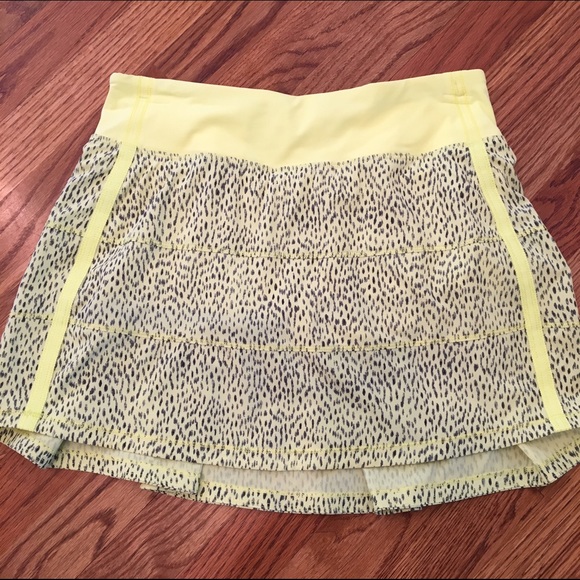 Lululemon pace rival II skirt, size 4 Tall, EUC