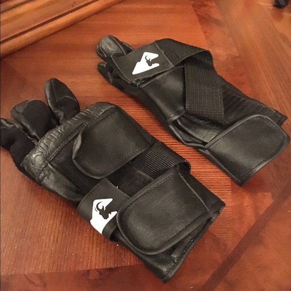 Snowboarding or skateboarding wrist guards size M