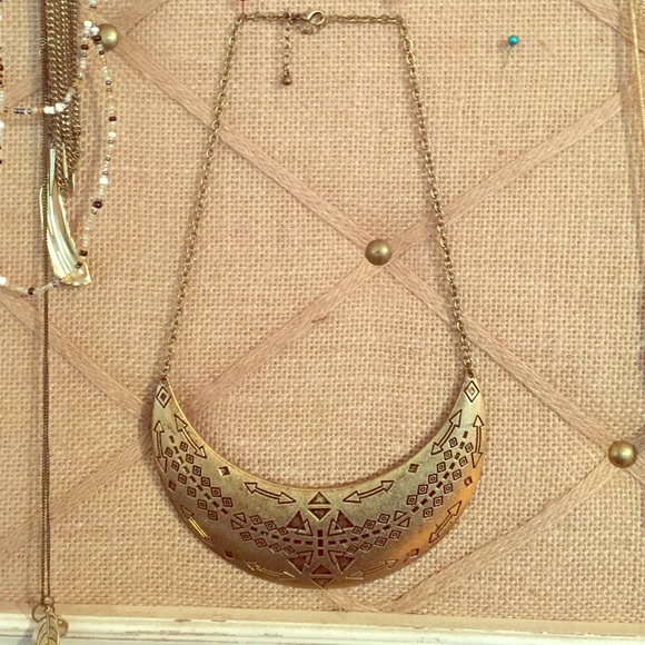 Accent necklace